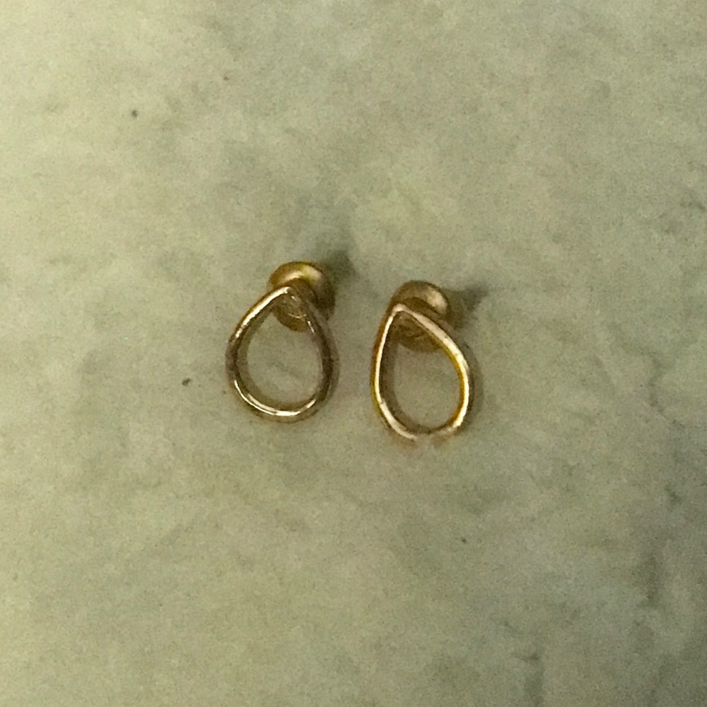 💚 $5 Gold teardrop stud earrings